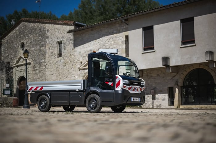 nextro-g4-elektrisch-bedrijfswagen-dorpsplein